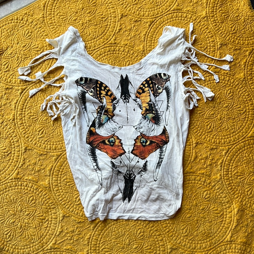 Boho backless tee with desert inspired design